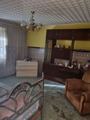Foto 2 de Casa adossada en venda a calle La Paz de 4 habitacions amb jardí i calefacció