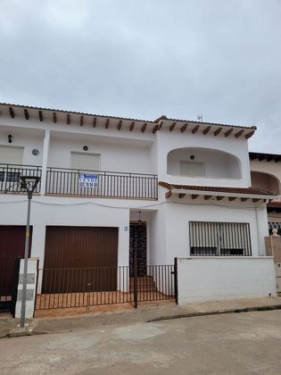 Foto 1 de Venta de casa adosada en Villamayor de Santiago de 4 habitaciones con terraza y jardín