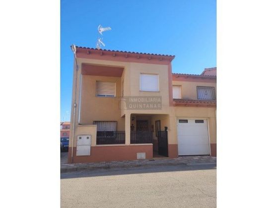 Foto 1 de Casa adossada en venda a Quintanar de la Orden de 4 habitacions amb garatge