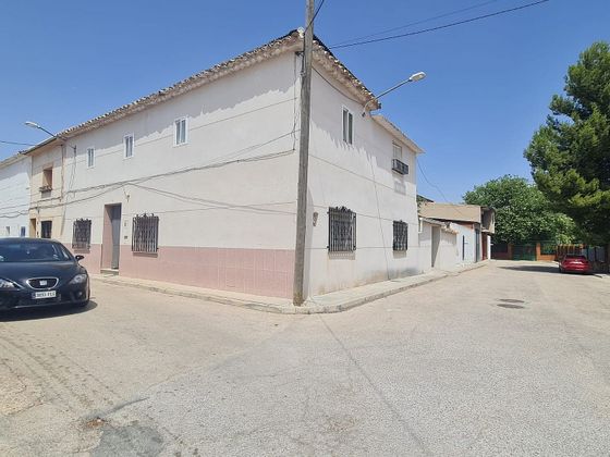 Foto 1 de Casa adossada en venda a Miguel Esteban de 7 habitacions amb jardí i calefacció