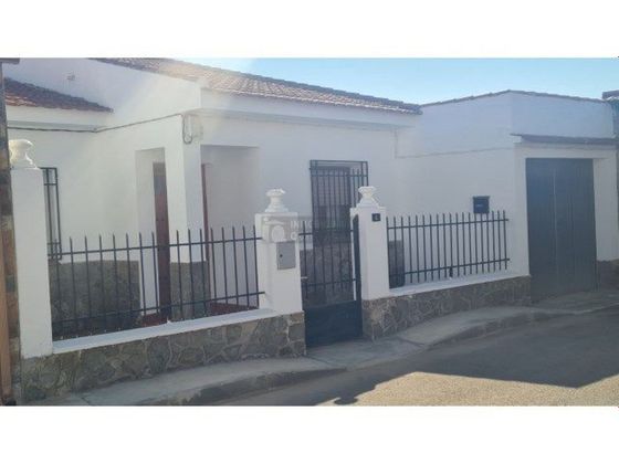 Foto 1 de Venta de casa adosada en calle Alonso Lopez de 3 habitaciones con garaje