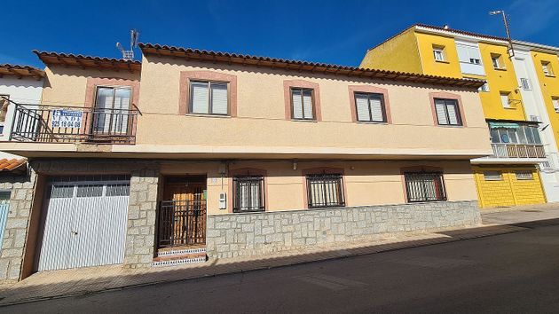Foto 1 de Venta de casa adosada en Quintanar de la Orden de 4 habitaciones con terraza y garaje
