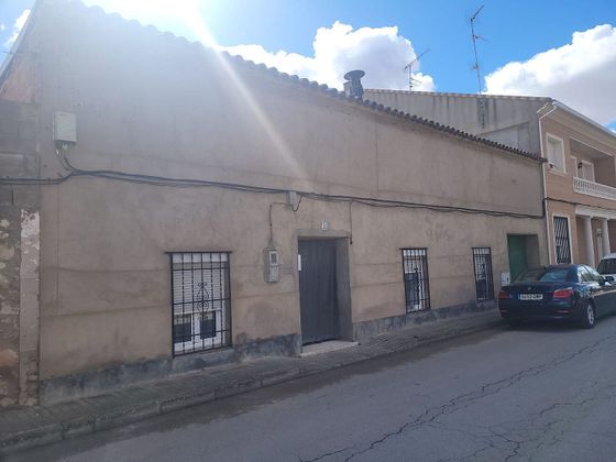 Foto 1 de Casa adossada en venda a Puebla de Almoradiel (La) de 3 habitacions amb jardí i calefacció