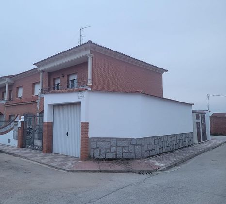 Foto 1 de Casa adossada en venda a calle Pozillo de 4 habitacions amb terrassa i garatge