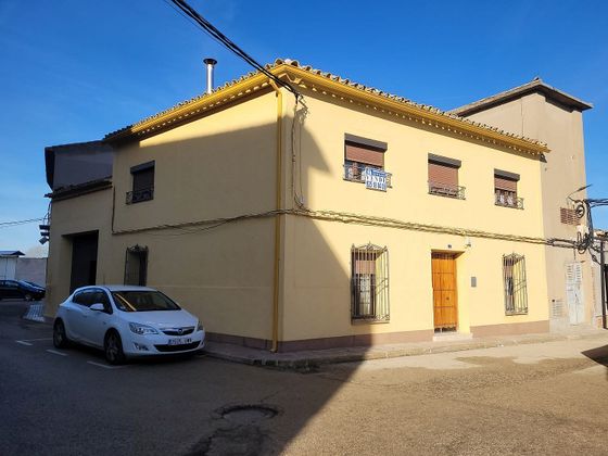 Foto 1 de Casa adosada en venta en Puebla de Almoradiel (La) de 6 habitaciones con terraza y jardín