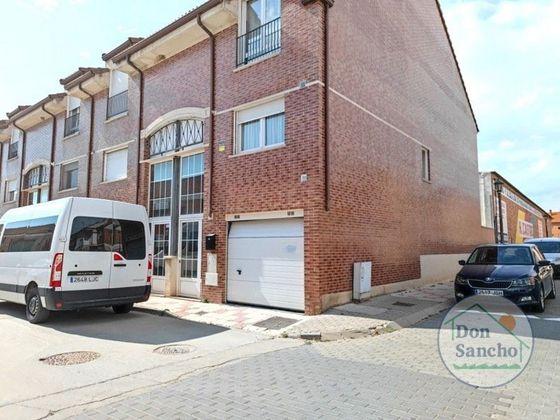 Foto 2 de Casa adossada en venda a Santovenia de Pisuerga de 3 habitacions amb terrassa i garatge