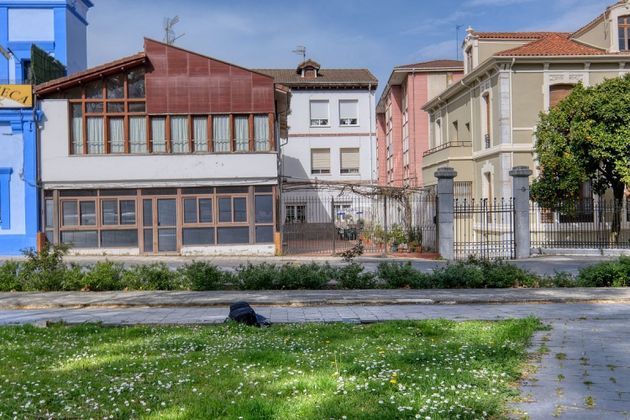 Foto 2 de Venta de casa en calle Hilario Suárez de 4 habitaciones con terraza