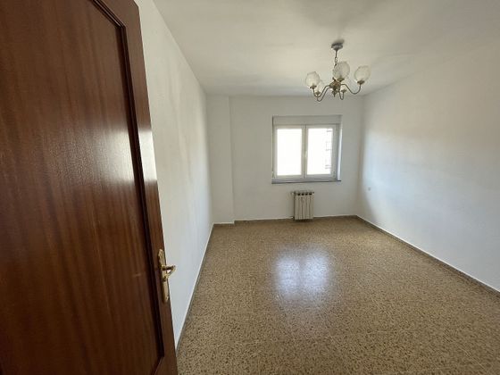 Foto 2 de Venta de piso en calle Tenderina de 3 habitaciones con garaje y calefacción