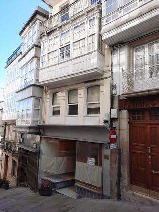 Foto 2 de Casa adossada en venda a calle Travesa de 9 habitacions amb terrassa i balcó