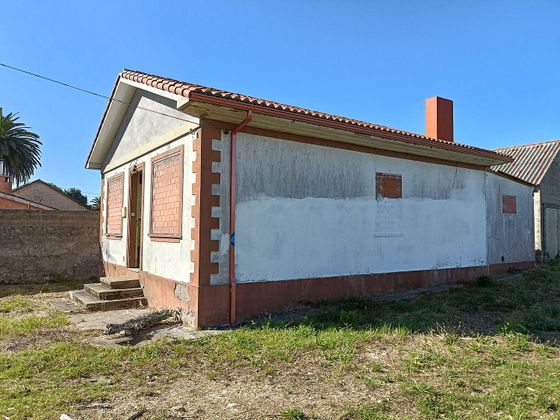 Foto 2 de Chalet en venta en Bergondo de 4 habitaciones con garaje y jardín