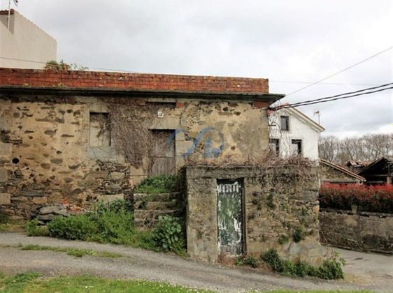 Foto 2 de Casa adosada en venta en Betanzos de 2 habitaciones con garaje y jardín