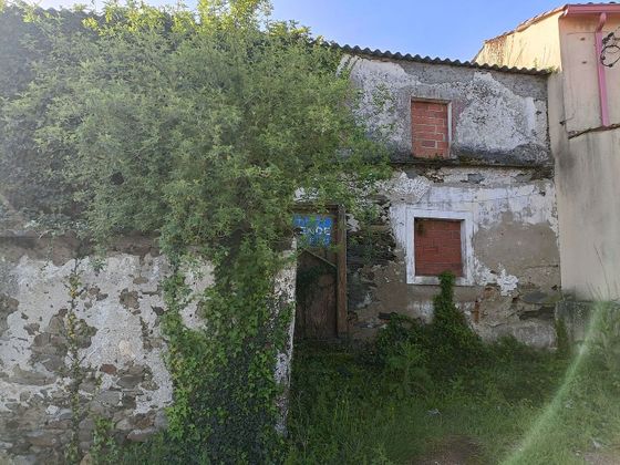 Foto 2 de Casa adosada en venta en Betanzos de 4 habitaciones con jardín
