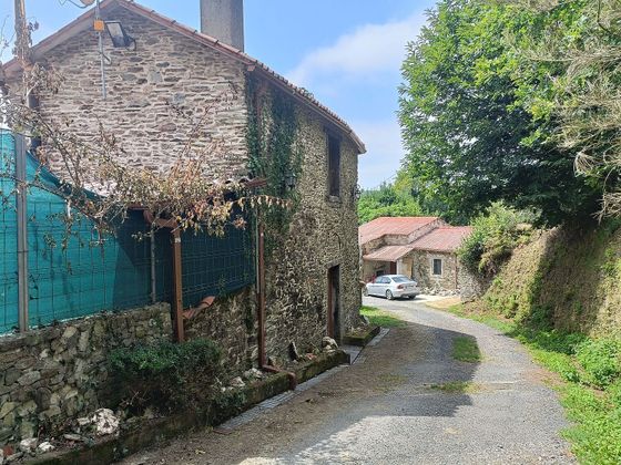 Foto 1 de Casa adossada en venda a Cesuras de 3 habitacions amb garatge i jardí