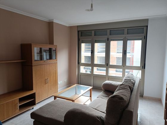 Foto 2 de Piso en venta en Cesuras de 2 habitaciones con terraza y garaje