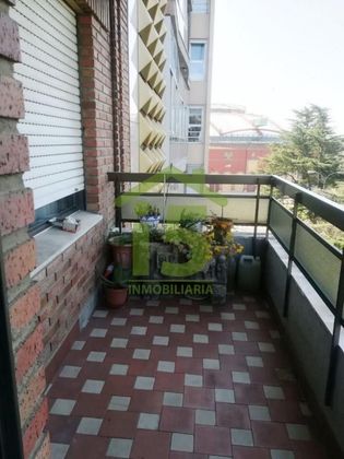 Foto 2 de Pis en venda a La Chantría - La Lastra de 4 habitacions amb terrassa i calefacció