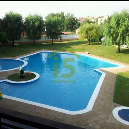 Foto 1 de Pis en venda a Villamañán de 4 habitacions amb terrassa i piscina