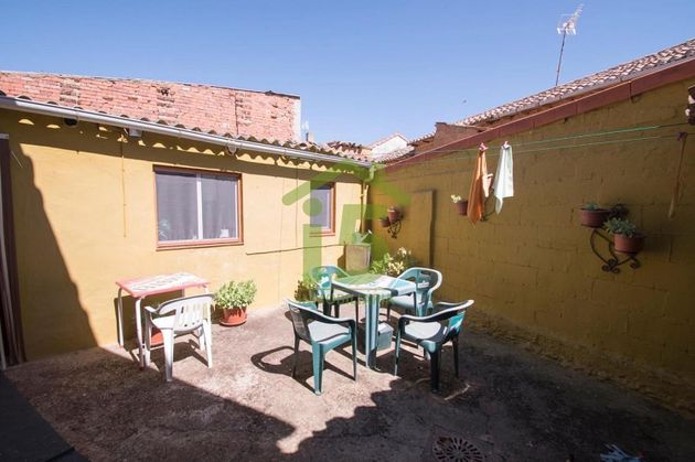 Foto 2 de Casa en venda a Sahagún de 5 habitacions amb jardí i calefacció