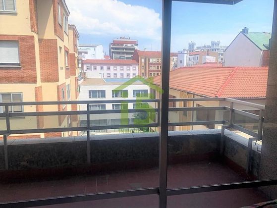 Foto 2 de Pis en venda a Centro Ciudad de 5 habitacions amb terrassa i garatge