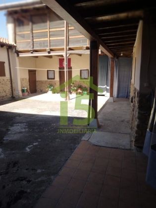 Foto 2 de Casa en venda a Llamas de la Ribera de 5 habitacions amb terrassa i piscina