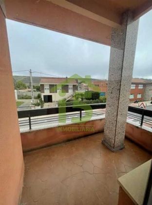 Foto 2 de Venta de chalet en Sariegos de 4 habitaciones con terraza y calefacción