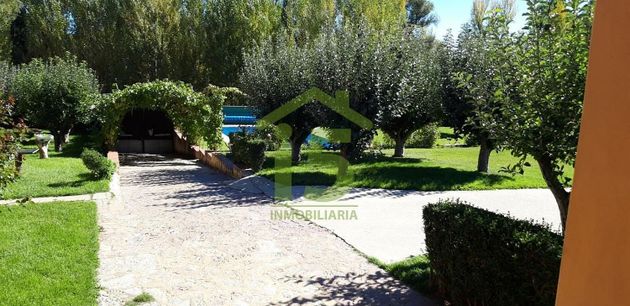 Foto 1 de Venta de chalet en carretera León Collanzo de 2 habitaciones con piscina y garaje