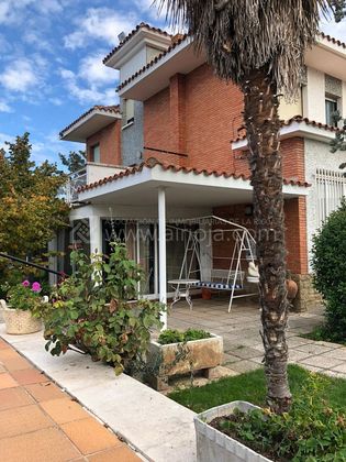 Foto 1 de Venta de chalet en Albelda de Iregua de 6 habitaciones con terraza y piscina