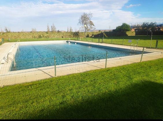 Foto 2 de Casa en venta en Cascajos - Piqueras de 4 habitaciones con terraza y piscina
