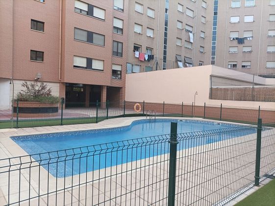 Foto 2 de Venta de piso en Universidad - Los Lirios de 3 habitaciones con terraza y piscina