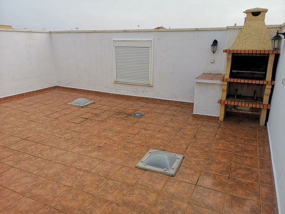 Foto 1 de Venta de casa adosada en calle Rafael Alberti de 3 habitaciones con terraza y piscina