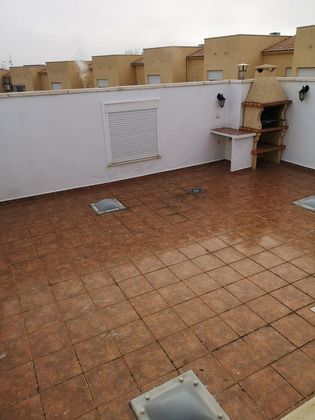 Foto 2 de Venta de casa adosada en calle Rafael Alberti de 3 habitaciones con terraza y piscina