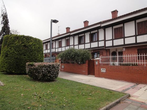 Foto 1 de Casa adossada en venda a Urduliz de 4 habitacions amb terrassa i garatge