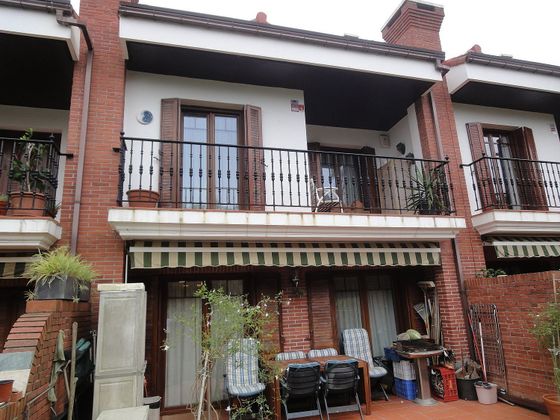 Foto 2 de Casa adossada en venda a Urduliz de 4 habitacions amb terrassa i garatge
