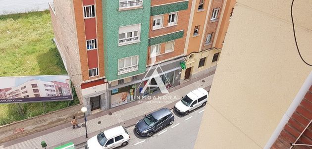 Foto 2 de Venta de piso en Universidad - Los Lirios de 3 habitaciones con terraza y balcón