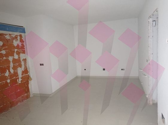 Foto 2 de Casa en venda a calle Aquilino Arribas Fernández de 4 habitacions amb garatge