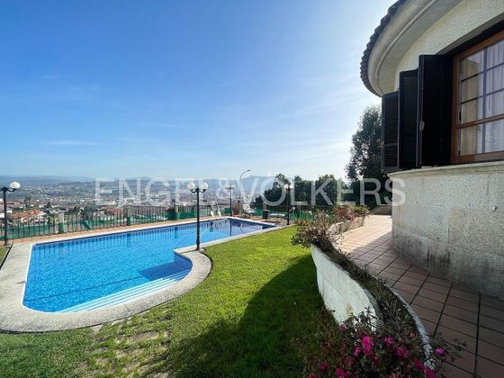 Foto 1 de Xalet en venda a Poio de 6 habitacions amb terrassa i piscina