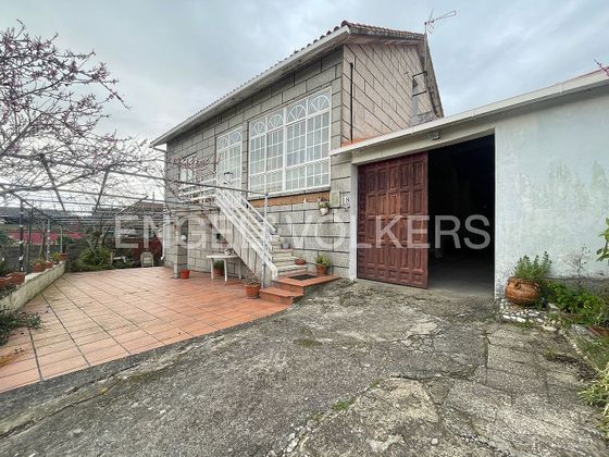 Foto 1 de Chalet en venta en Vilanova de Arousa de 3 habitaciones con garaje y jardín