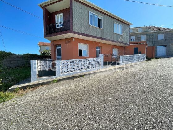 Foto 2 de Venta de casa en Marín de 4 habitaciones con garaje y balcón