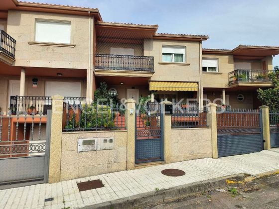 Foto 2 de Casa en venta en Sanxenxo de 4 habitaciones con terraza y piscina