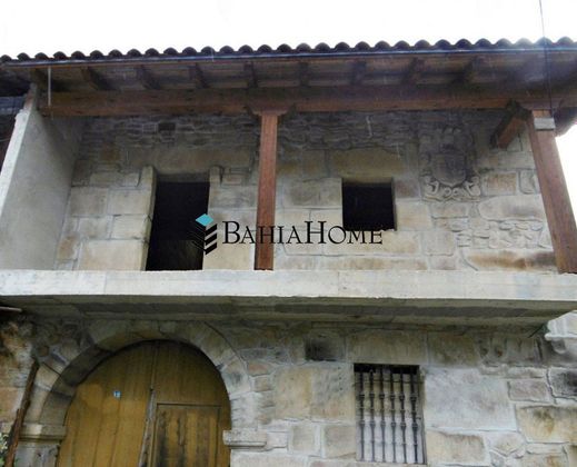 Foto 1 de Casa adossada en venda a barrio Villafufre de 9 habitacions amb jardí