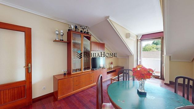 Foto 2 de Piso en venta en paseo Feve de 2 habitaciones con terraza y balcón