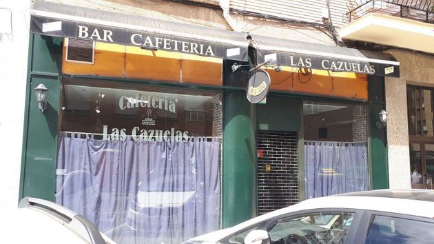 Foto 1 de Alquiler de local en calle Lerín con terraza