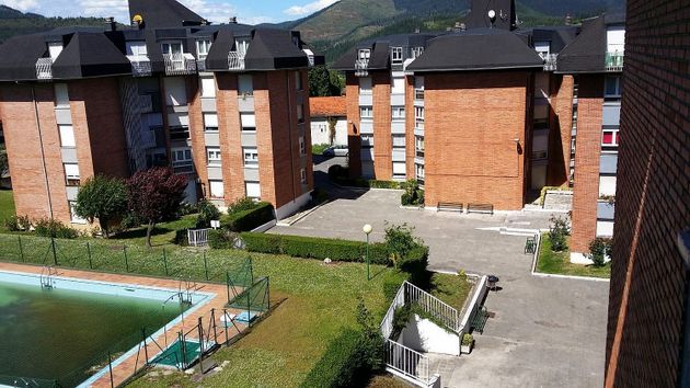 Foto 1 de Ático en venta en Artziniega de 3 habitaciones con terraza y piscina