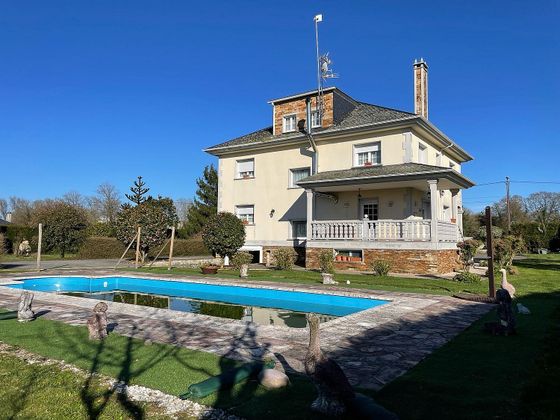 Foto 1 de Xalet en venda a Castro de Rei de 5 habitacions amb terrassa i piscina