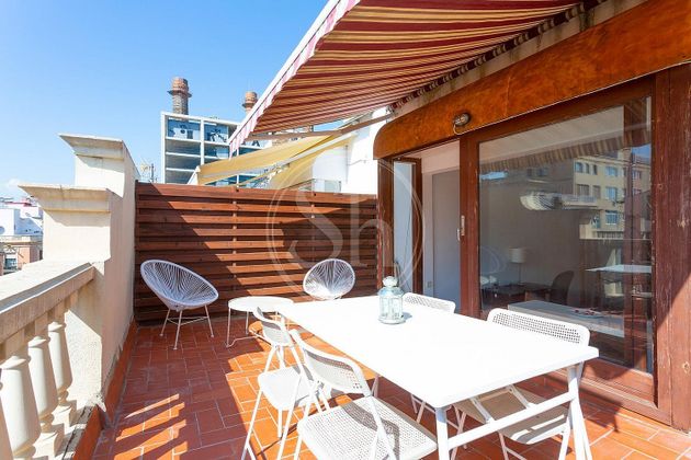 Foto 2 de Alquiler de ático en El Poble Sec - Parc de Montjuïc de 1 habitación con terraza y muebles