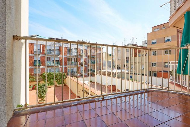 Foto 2 de Piso en venta en El Baix Guinardó de 4 habitaciones con balcón y aire acondicionado
