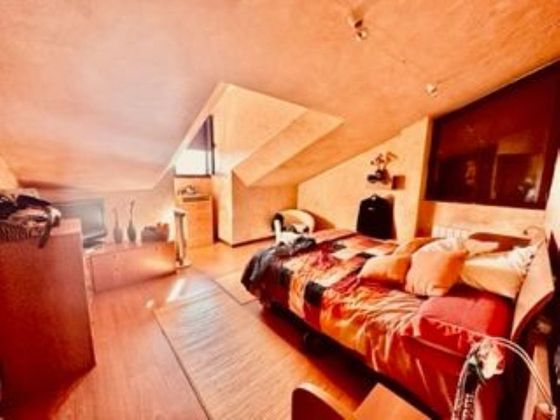 Foto 2 de Dúplex en venda a Villaquilambre de 2 habitacions amb terrassa i garatge