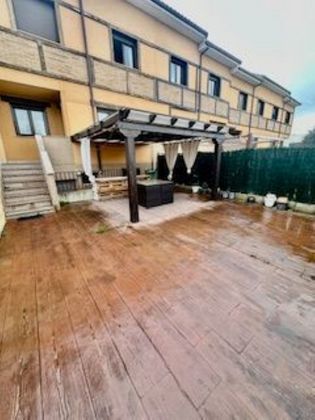 Foto 1 de Venta de casa en Sariegos de 4 habitaciones con terraza y piscina