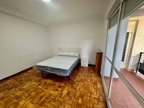 Foto 2 de Piso en alquiler en La Chantría - La Lastra de 4 habitaciones con terraza y muebles