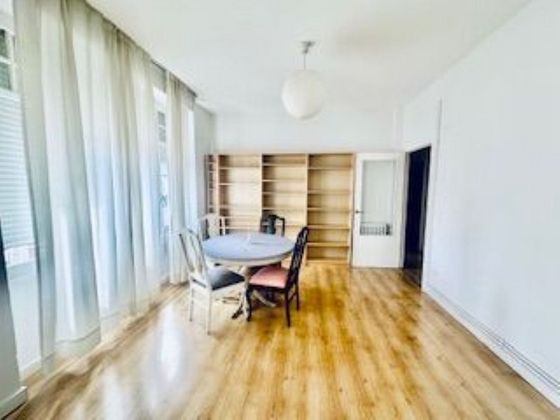Foto 2 de Alquiler de piso en Centro Ciudad de 2 habitaciones con terraza y muebles