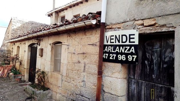 Foto 1 de Casa en venda a Mecerreyes de 4 habitacions amb jardí